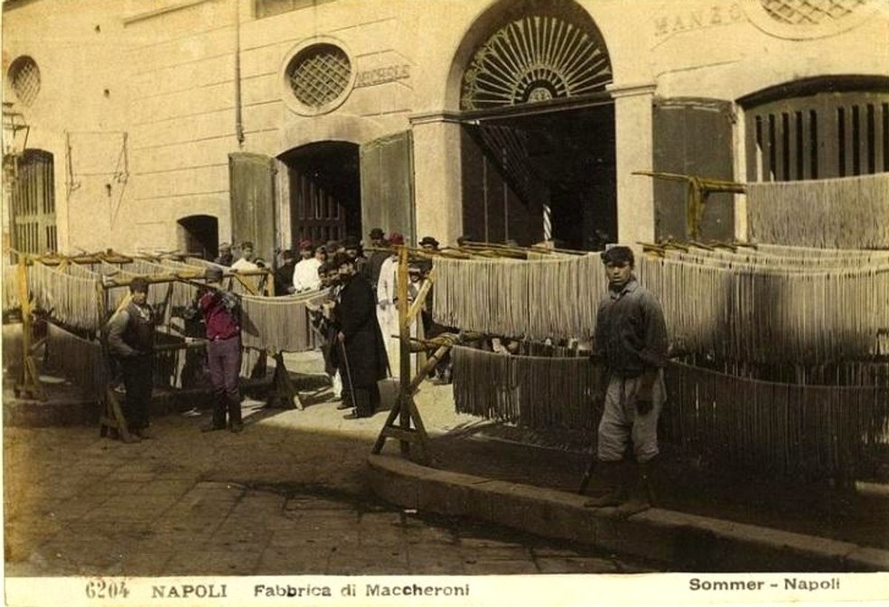 Fabricantes de macarrão em Nápoles — Foto: Domínio público