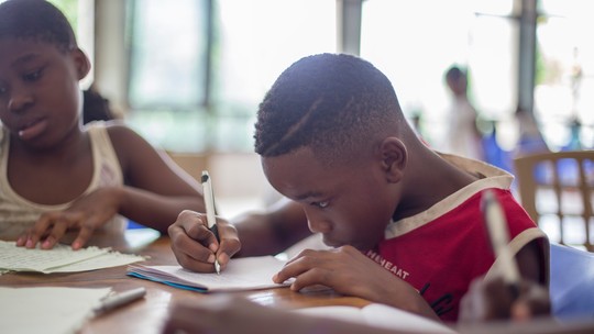 5 motivos por que crianças ainda precisam aprender a escrever à mão