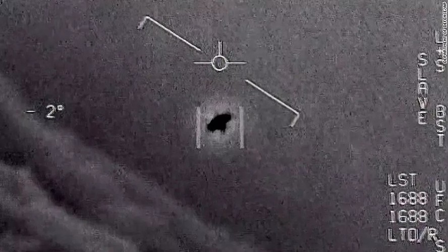 Frame de vídeo divulgado pelo Pentágono mostra objeto voador não identificado (OVNI) nos céus dos EUA