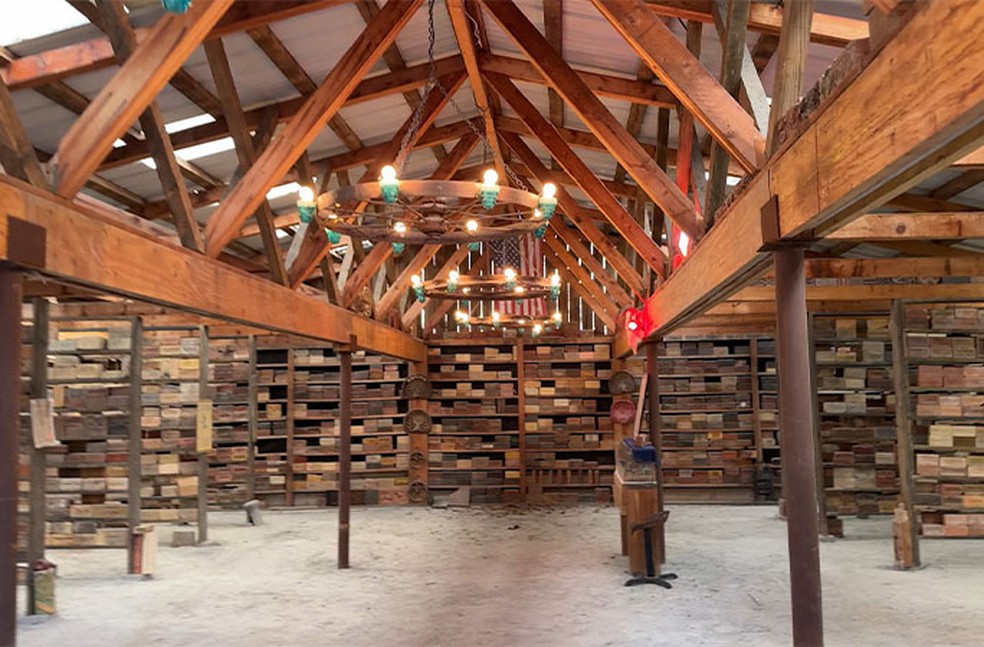 O celeiro onde Clem guarda sua coleção — Foto: Guinness World Records