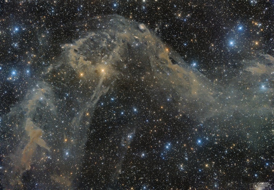 Nebulosa conhecida como Mandel Wilson 9 fotografada pelo brasileiro Gabriel Rodrigues Santos