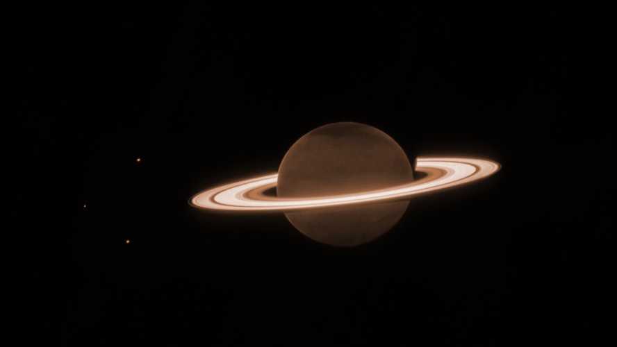 Imagem de Saturno e algumas de suas luas, captadas pelo instrumento NIRCam do Telescópio Espacial James Webb em 25 de junho de 2023