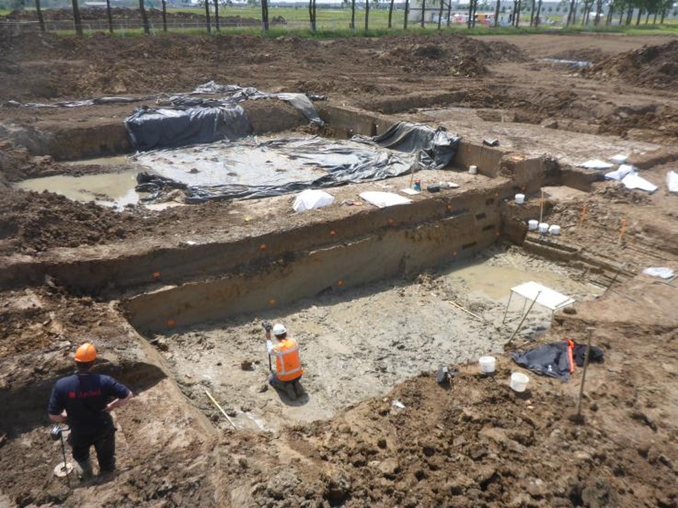 As escavações no local do "Stonehenge" da Holanda — Foto: Município de Tiel 