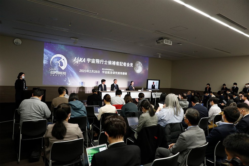 Conferência de imprensa com os candidatos a astronauta da JAXA  — Foto: JAXA