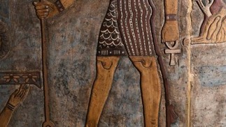 Deus com quatro cabeças de carneiro em versão colorida — Foto: Ahmed Amin/Ministério do Turismo e Antiguidades (MoTA)