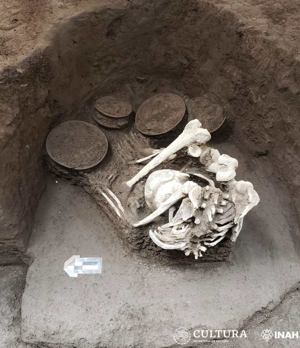 Enterro de um indivíduo adulto de Teotihuacan — Foto: Marisol Bautista Roquez/INAH 