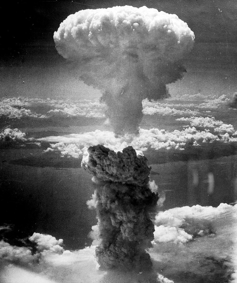 Nuvem de cogumelo formada pela bomba atômica de Nagasaki, no Japão, em 9 de agosto de 1945. — Foto: Charles Levy/U.S. National Archives and Records Administration