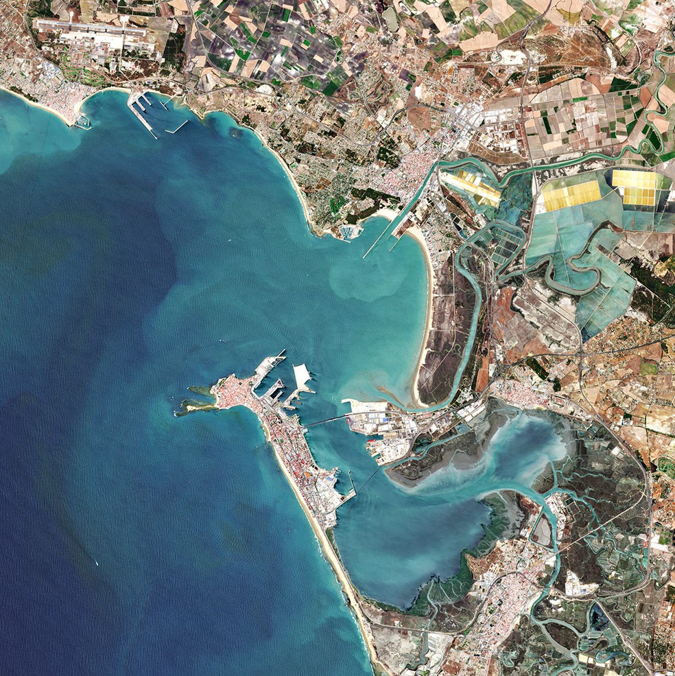 A Baía de Cádiz teve um título de ser um importante centro comercial durante o século XVII, especialmente devido a sua região portuária — Foto: European Space Agency/Wikimedia Commons