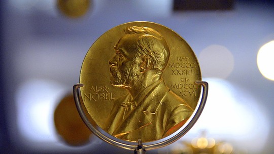 Após ganharem Nobel, cientistas tendem a ser menos produtivos, diz estudo