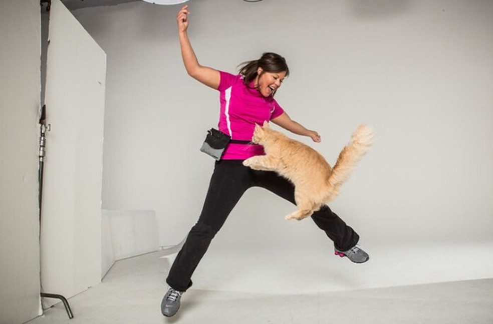 Kit Kat e sua dona, Trish treinando saltos — Foto: reproduçã - Guiness World Records