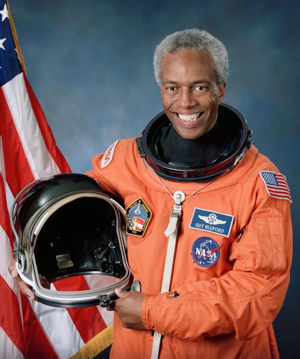 Guion Stewart Bluford Jr. em traje espacial — Foto: Divulgação / Nasa