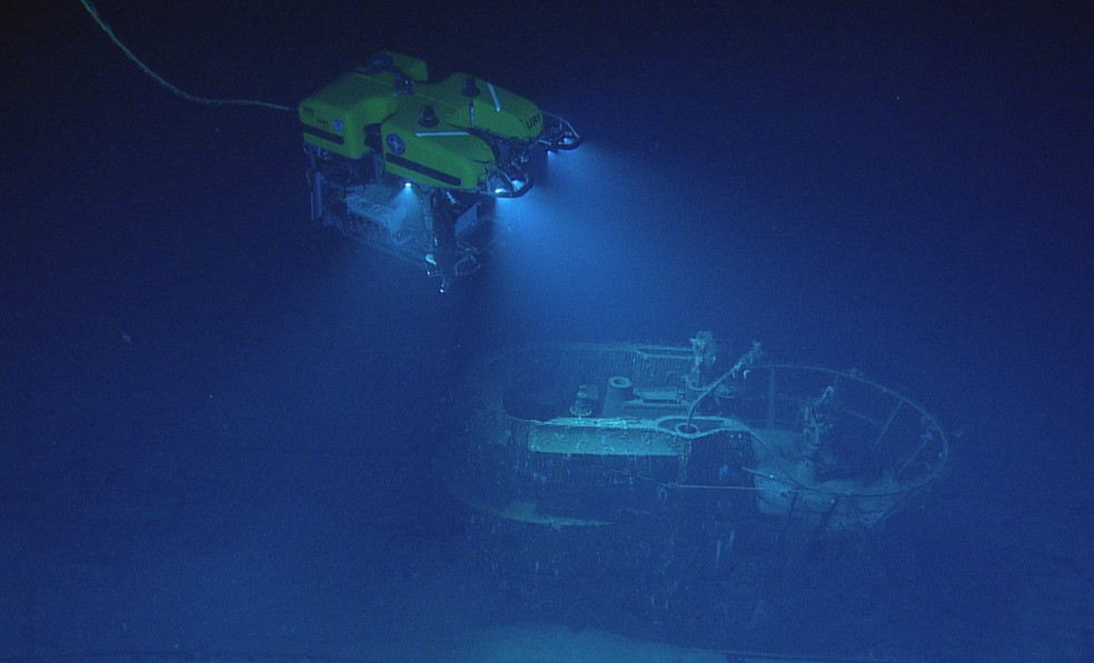 Veículo operado remotamente Hércules captura imagens dos destroços do submarino alemão U-166. O ROV Hércules foi um dos dois veículos usados para explorar naufrágios durante a expedição de Arqueologia Marítima de Guadalcanal — Foto: Ocean Exploration Trust.