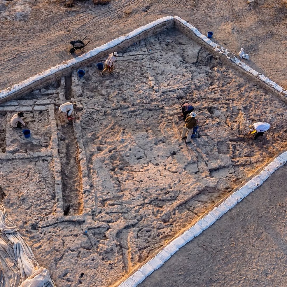 Segunda leva de escavações em sítio arqueológico turco descobriu objetos feitos de obsidiana — Foto: Equipe de Escavação Arqueológica de Canhasan