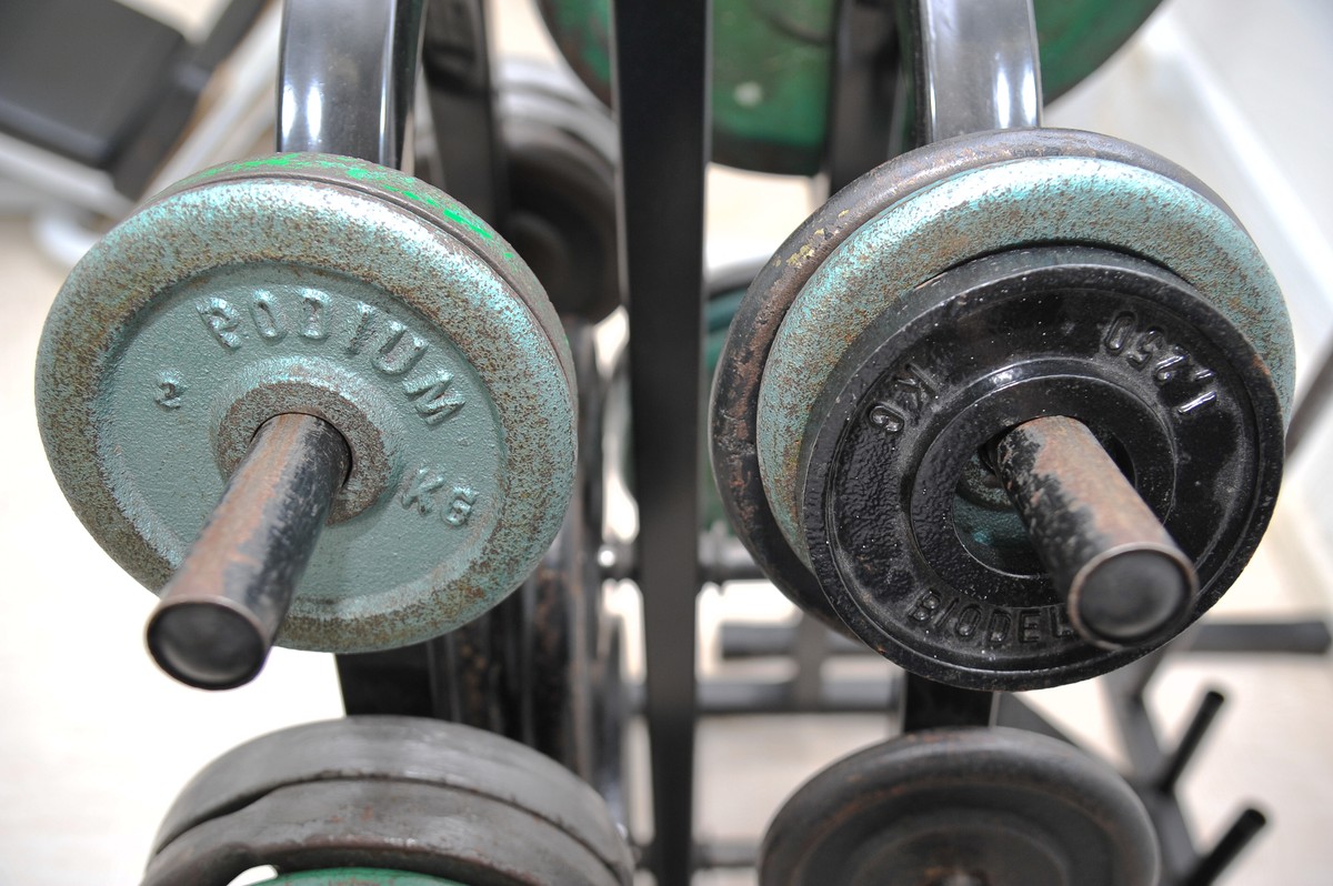 Combinar treino de força com cardio não atrapalha ganho de músculo, diz ...