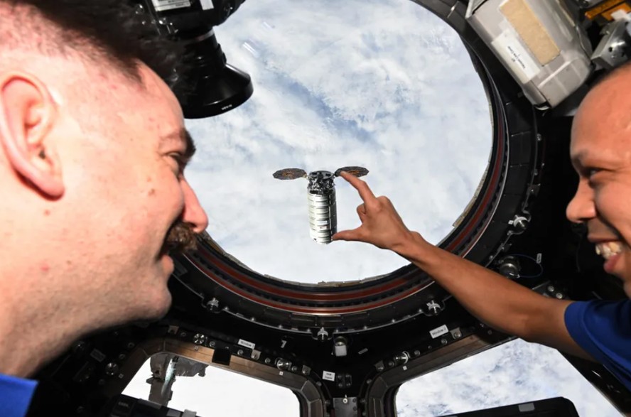 Nave Cygnus XL entrega cinco toneladas de suprimentos e equipamentos à Estação Espacial Internacional