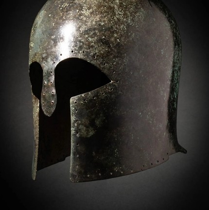 O nome do capacete faz homenagem à cidade-estado de Corinto, na Grécia Antiga — Foto: Apollo Art Auctions