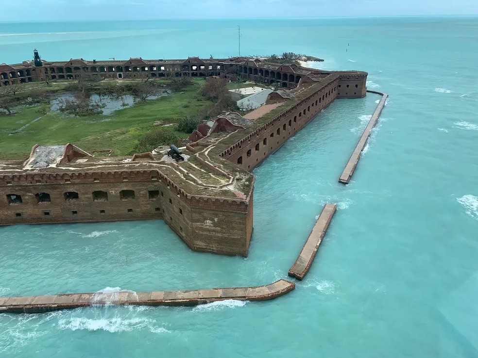 Fort Jefferson é uma fortaleza construída em uma pequena ilha a cerca de 110 quilômetro de Key West, na Flórida — Foto: Serviço Nacional de Parques