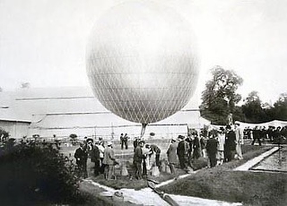 Em 4 de julho de 1898, Santos Dumont fez a primeira ascensão com o seu balão livre “Brasil” — Foto: Reprodução/www2.fab.mil.br