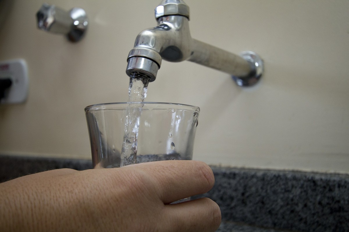 2 litros de água por dia é o ideal? Nem sempre, entenda o porquê