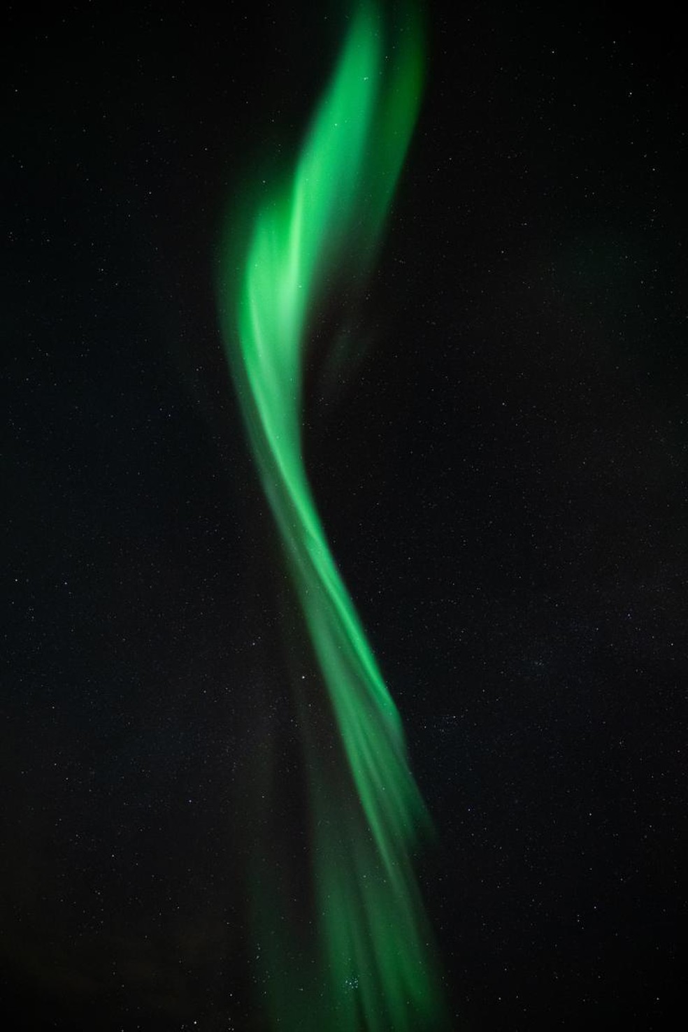 Imagem mostra uma aurora dançando no céu da Finlândia — Foto: Monika Deviat/Royal Museums Greenwich