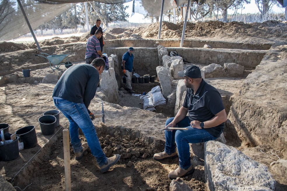Escavações do portão de 5,5 mil anos em Israel — Foto: Autoridade de Antiguidades de Israel/Reprodução/Facebook
