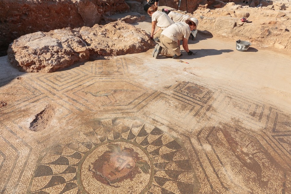 Mosaico romano na zona arqueológica de La Huerta de Otero, em Mérida, na Espanha  — Foto: Ayuntamiento de Mérida 