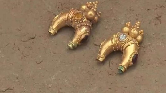 Joias de ouro de estado que existiu há 2 mil anos são encontradas no Cazaquistão