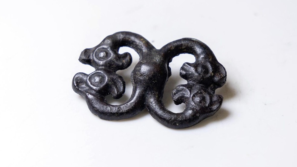 Cinto ornamentado foi descoberto em tumba cita — Foto: Press Service of Siberian Federal University / Evgeny Puzin
