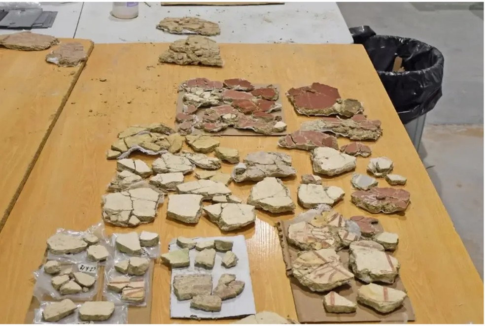 Mais de 4 mil fragmentos de antigos murais romanos são achados na Espanha — Foto: Vilamuseu