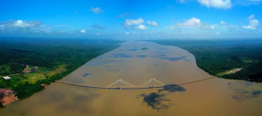Ponte Almir Gabriel, sobre rio Guamá, no Pará