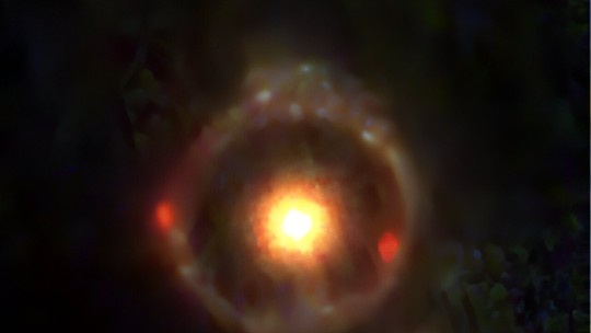 Com James Webb, astrônomos descobrem galáxia com anel de Einstein; veja
