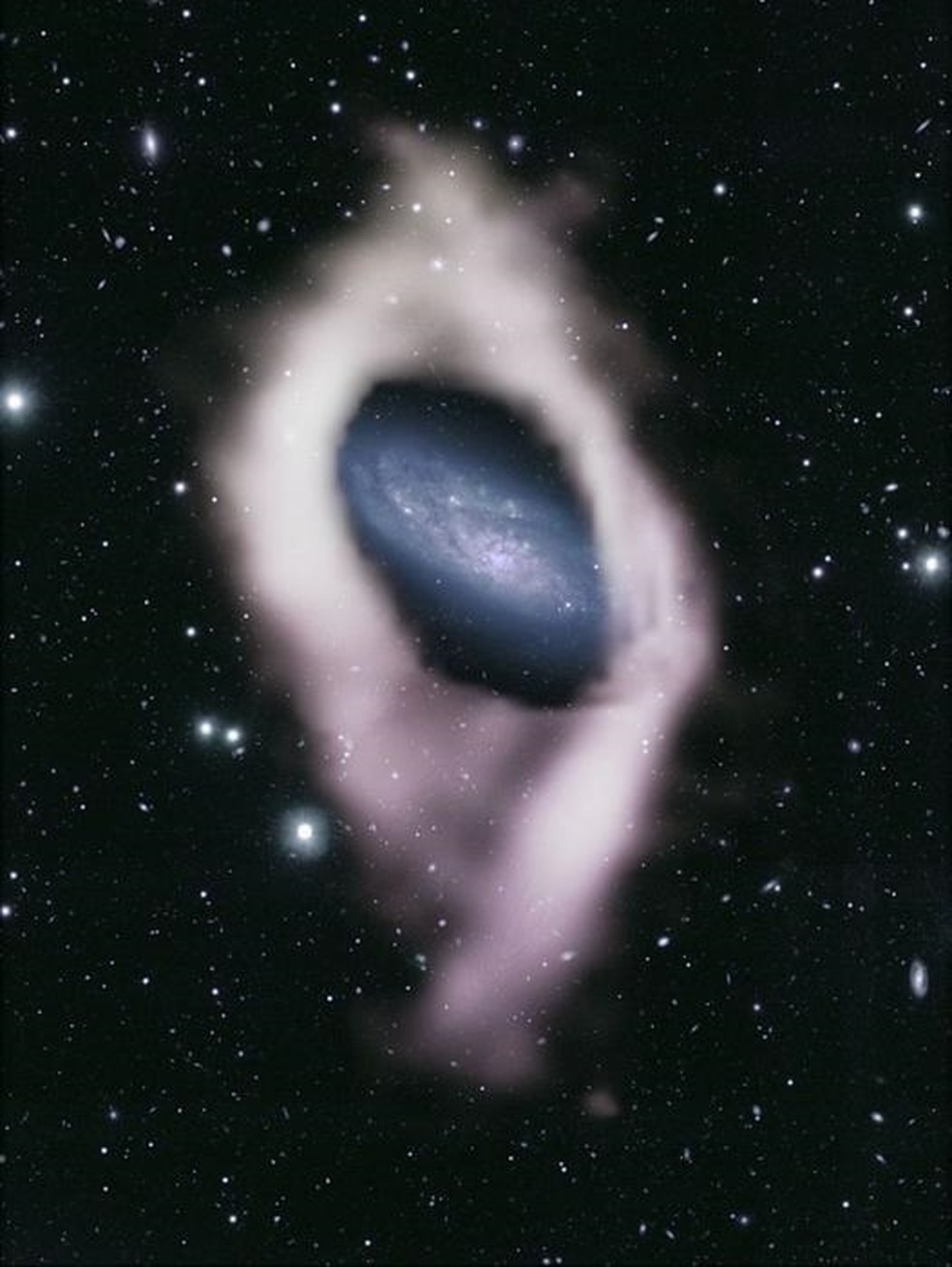 Possível galáxia de anel polar NGC 4632 — Foto: Jayanne English (U. Manitoba), Nathan Deg (Queen's U.) e WALLABY Survey, CSIRO / ASKAP, NAOJ / Subaru Telescope