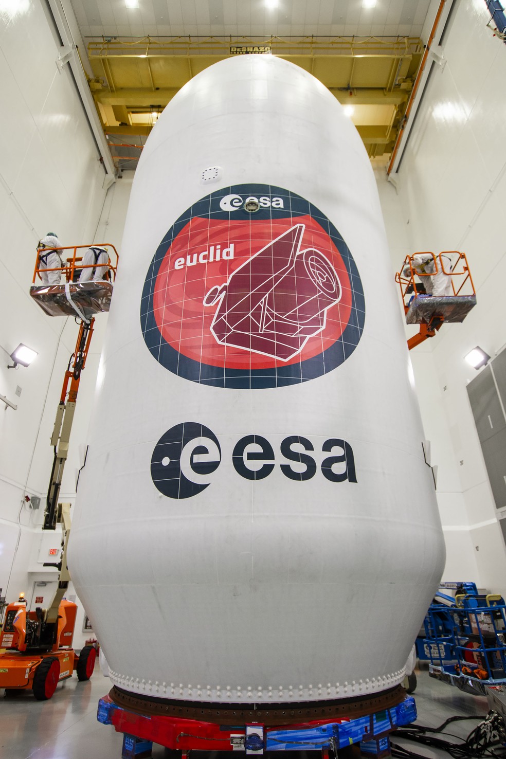 Satélite Euclid dentro do foguete Falcon 9, que protegeu o telescópio e os equipamentos da missão contra a atmosfera da Terra — Foto: ESA