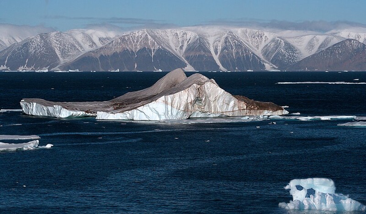 ¿Por qué el derretimiento del hielo polar hace que los días en la Tierra sean más largos?  un planeta