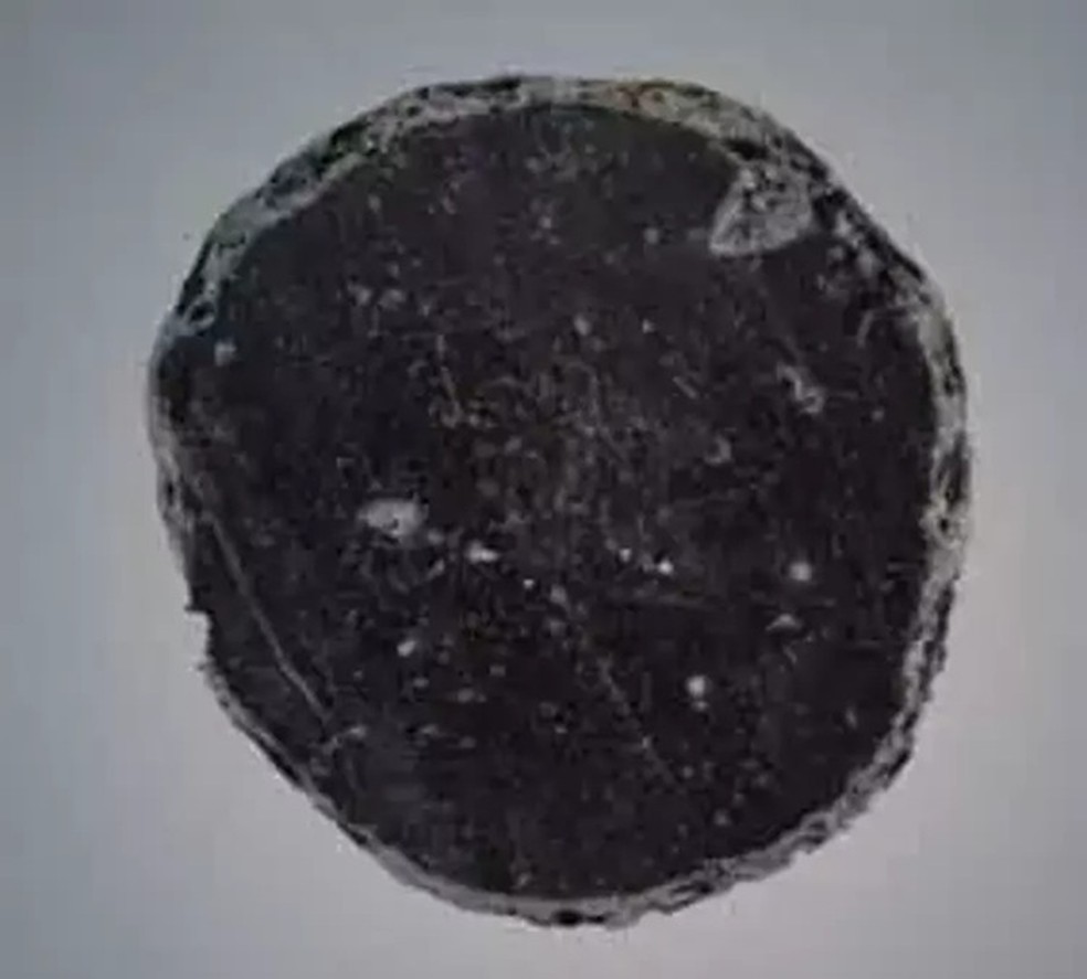 Espelho de obsidiana revela detalhes das técnicas do período Neolítico na Turquia — Foto: Equipe de Escavação Arqueológica de Canhasan