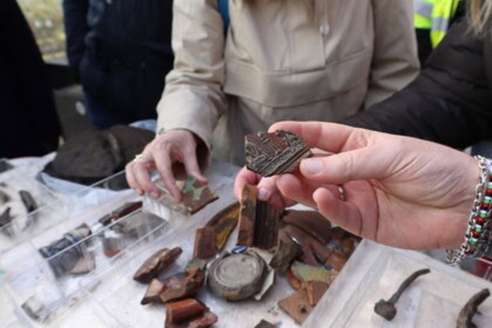 Cerâmicas encontradas na escavação — Foto: Sara Langvik Derrick / Instituto Norueguês de Pesquisa do Patrimônio Cultural (NIKU)