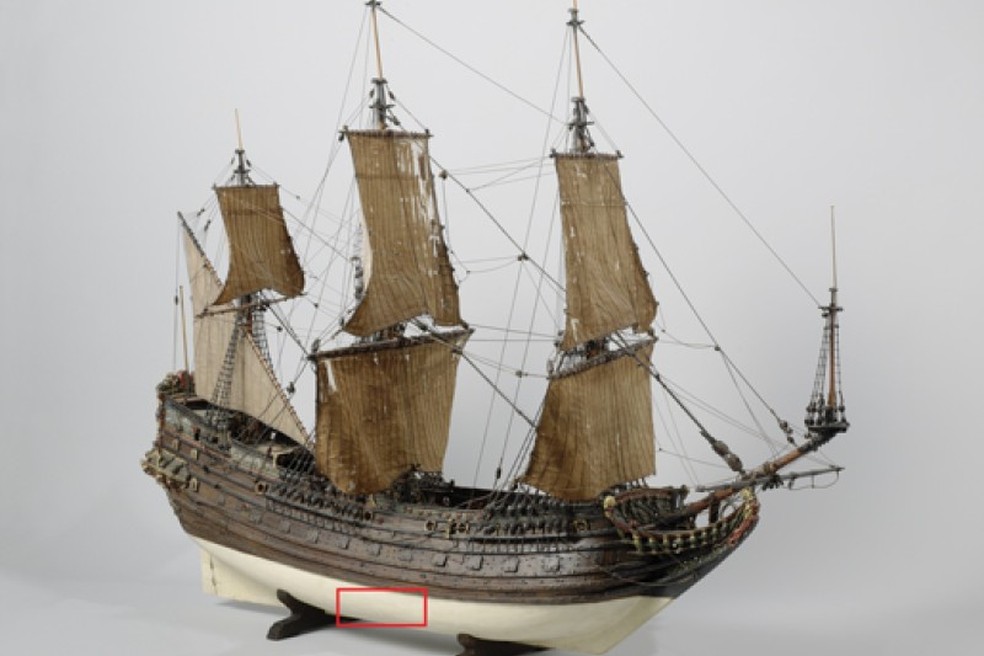 Especialistas acreditam que os restos mortais sejam desta seção do casco do navio mercante holandês Fame from Hoorn — Foto: Universidade de Bournemouth