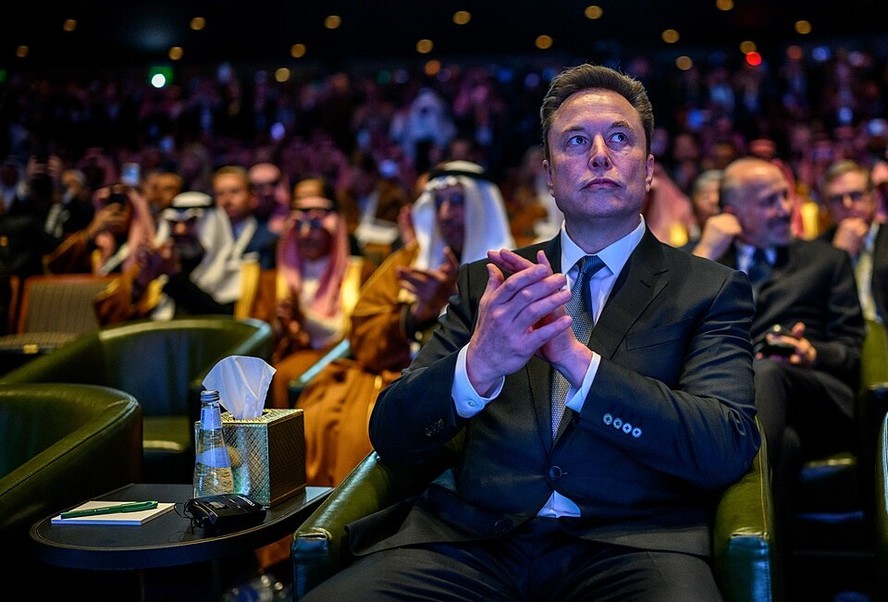 SpaceX Prioriza Colonizar Lua Antes de Chegar à Marte: Nova Diretriz Estimula Oportunidades Sustentáveis