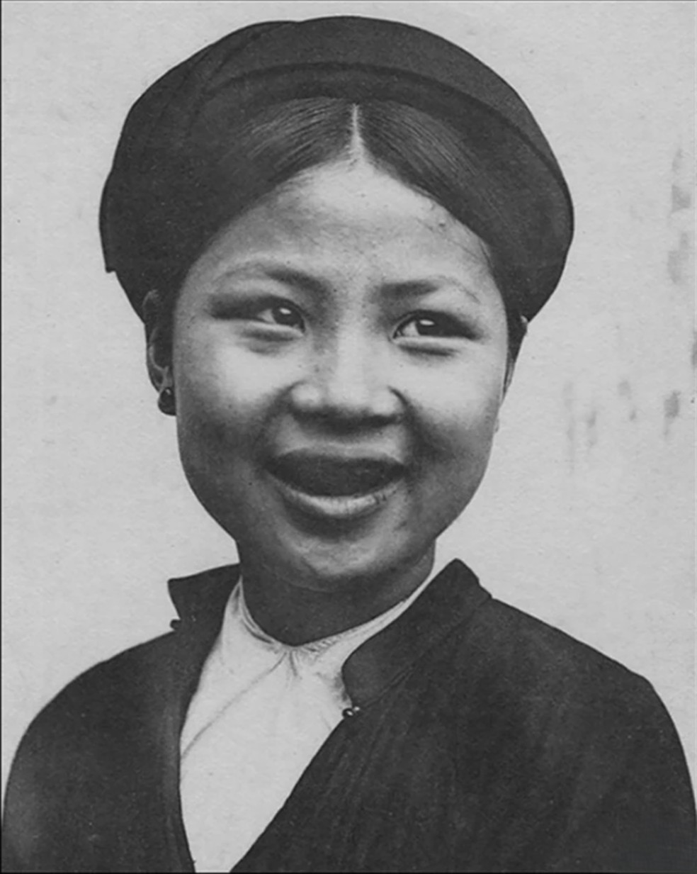 Jovem com os dentes escuros do povo Tonquinês, no norte do Vietnã — Foto: Vincent 1997