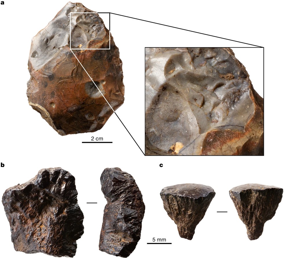 Fragmentos de biface e pirita de um paleossolo — Foto: Rob Davis et al.