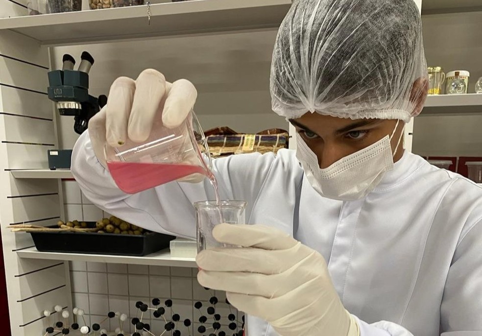 Maranhense de 16 anos é premiado na maior feira de ciência pré-universitária do mundo — Foto: Arquivo pessoal