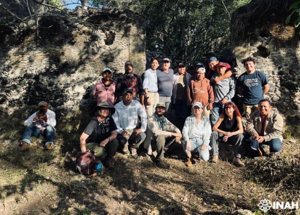 Grupo de especialistas que participou na etapa de trabalho de campo do Projeto X'baatun — Foto: Rani Alexander/Projeto X'baatun 2025