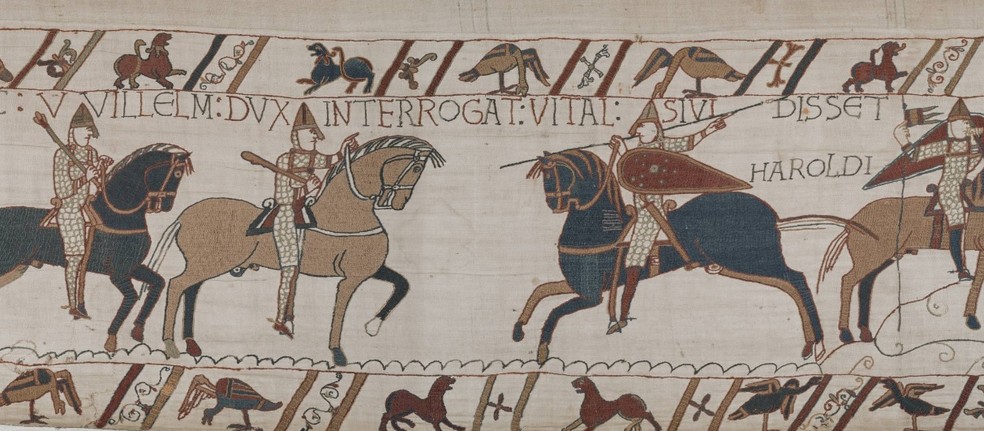 Os dois autores concordam que o estudo da tapeçaria ajuda a entender como as pessoas pensavam no passado — Foto: Museu de Bayeux