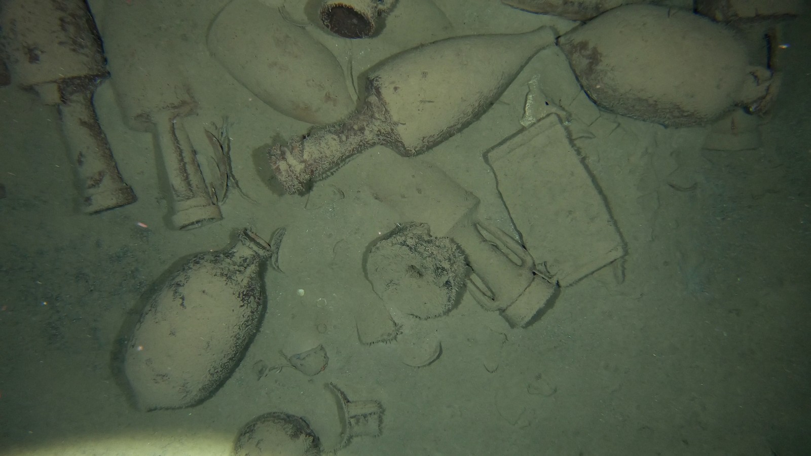 Arqueólogos subaquáticos de oito países encontraram três navios naufragados na expedição da Unesco — Foto: V.Creuze ROV Drassm, UNESCO