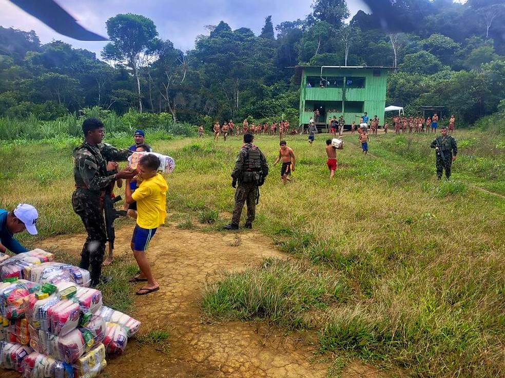 Assistência médica e alimentos ainda não alcançam todas as comunidades yanomami — Foto: Força Aérea Brasileira