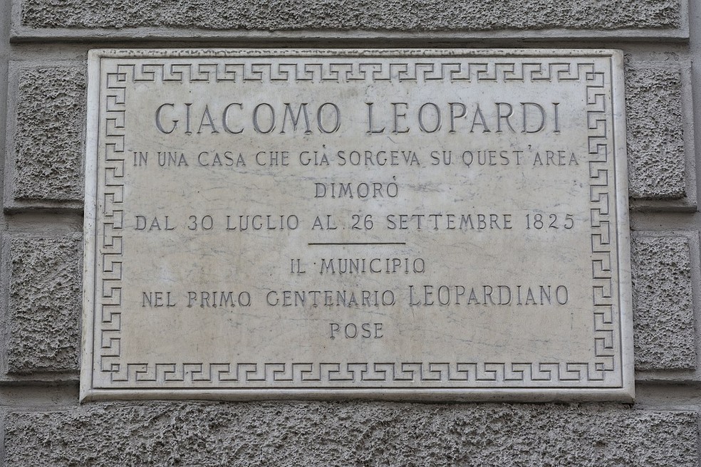 Lapide comemorativa de Giacomo Leopardi (1798 –1837)  — Foto: Wikimedia Commons 