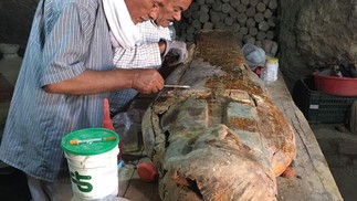 Escavações de caixões contendo múmias de "cantores do deus Amon" no Egito — Foto: Ministério do Turismo e Antiguidades do Egito