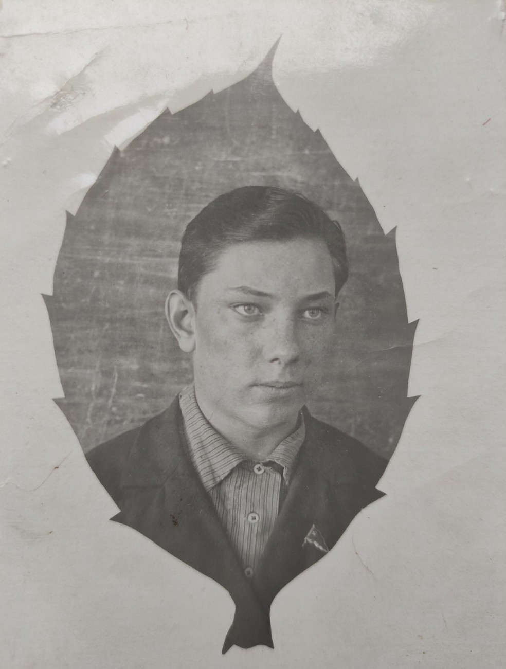Fotografia de Vasilii Trushkin (1921–1996), aos 15 anos, em 1937. Trushkin registrava suas impressões sobre a URSS em diários — Foto: Anna Trushkina