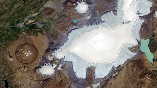Imagem capturada em 1 de agosto de 2019 da geleira Okjökull. Na área circulada é possível ver seu declínio — Foto: Observatório da Terra da NASA por Joshua Stevens, usando dados Landsat do US Geological Survey