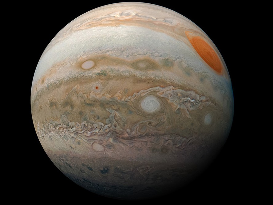 Júpiter tem duas vezes mais massa do que os outros planetas do nosso Sistema Solar juntos